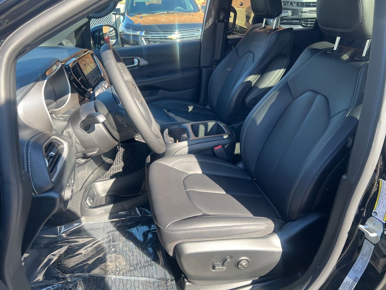 New 2026 Chrysler Pacifica Select FWD image 13