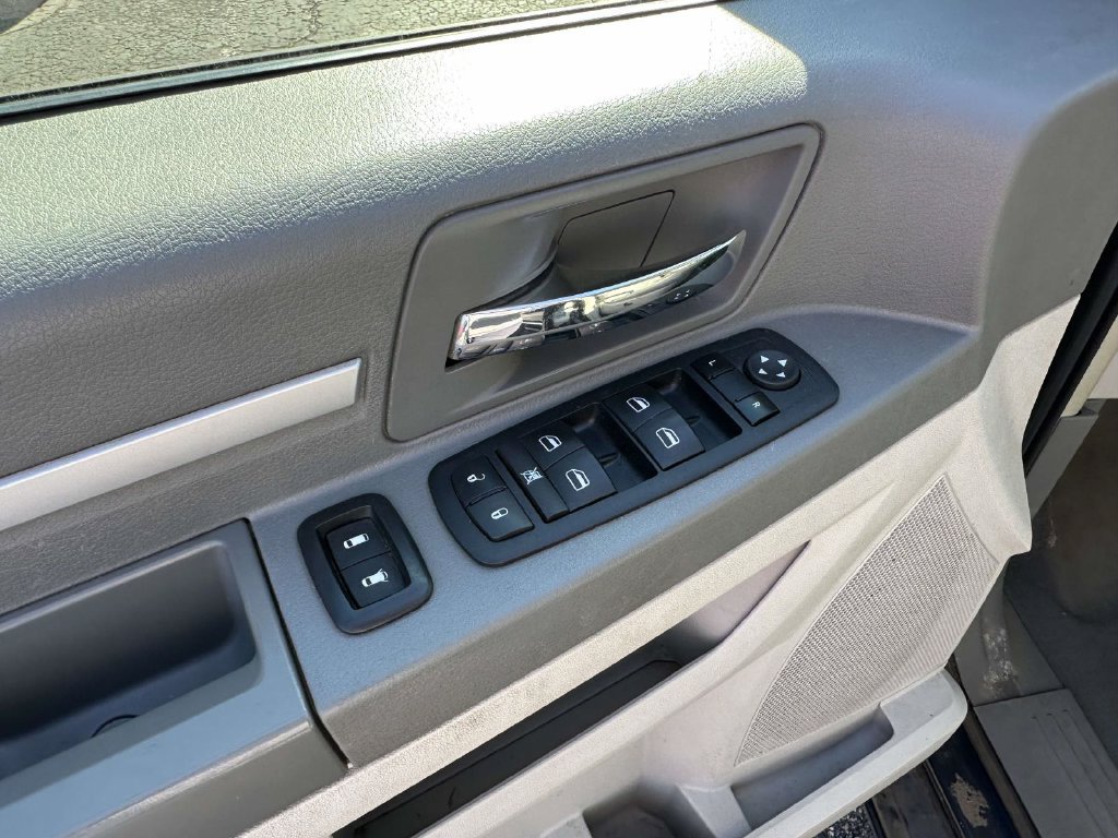 Used 2008 Dodge Grand Caravan SXT FWD image 16