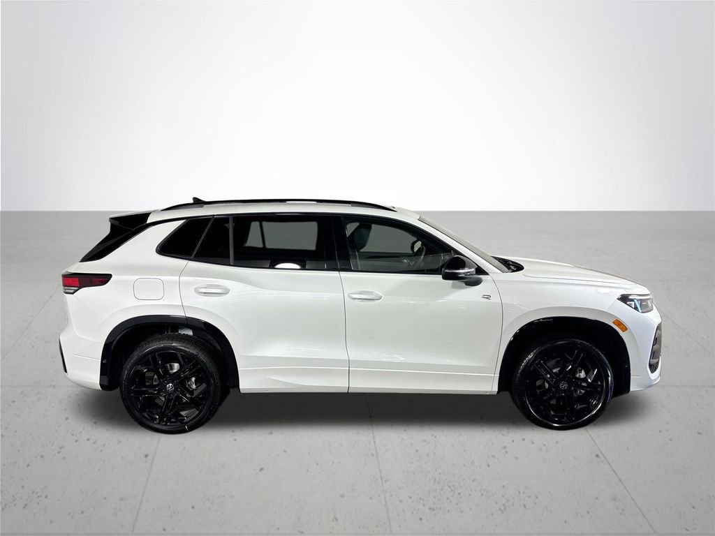 New 2025 Volkswagen Tiguan SE R-Line image 5