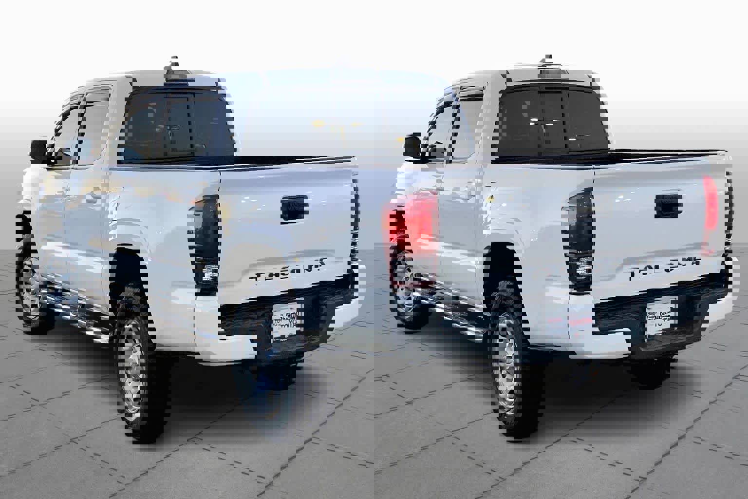 Used 2018 Toyota Tacoma SR image 11