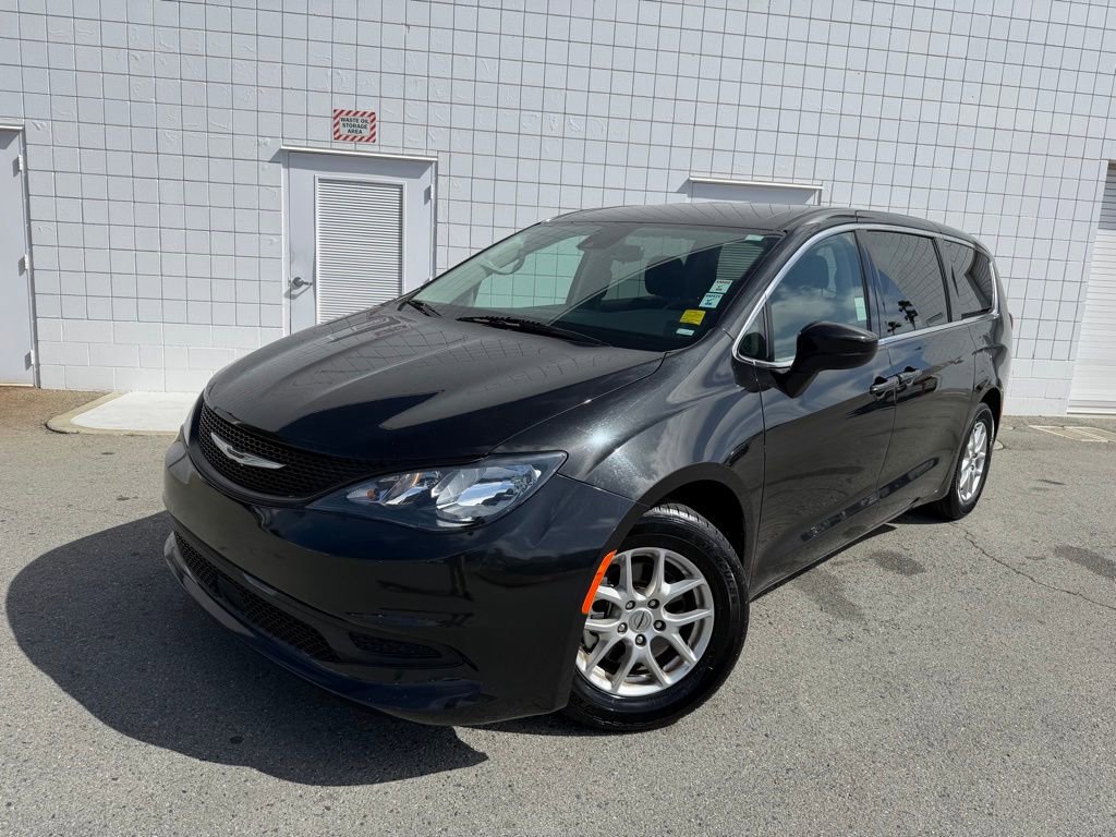 Used 2023 Chrysler Voyager LX image 1