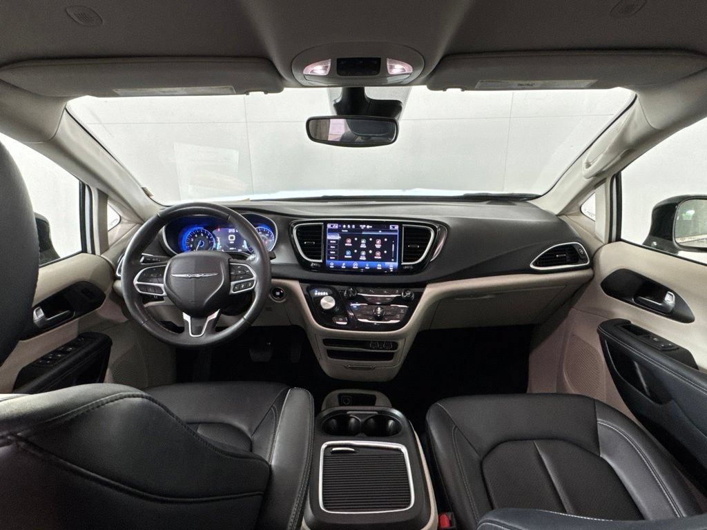 Certified 2024 Chrysler Pacifica Touring-L FWD image 38