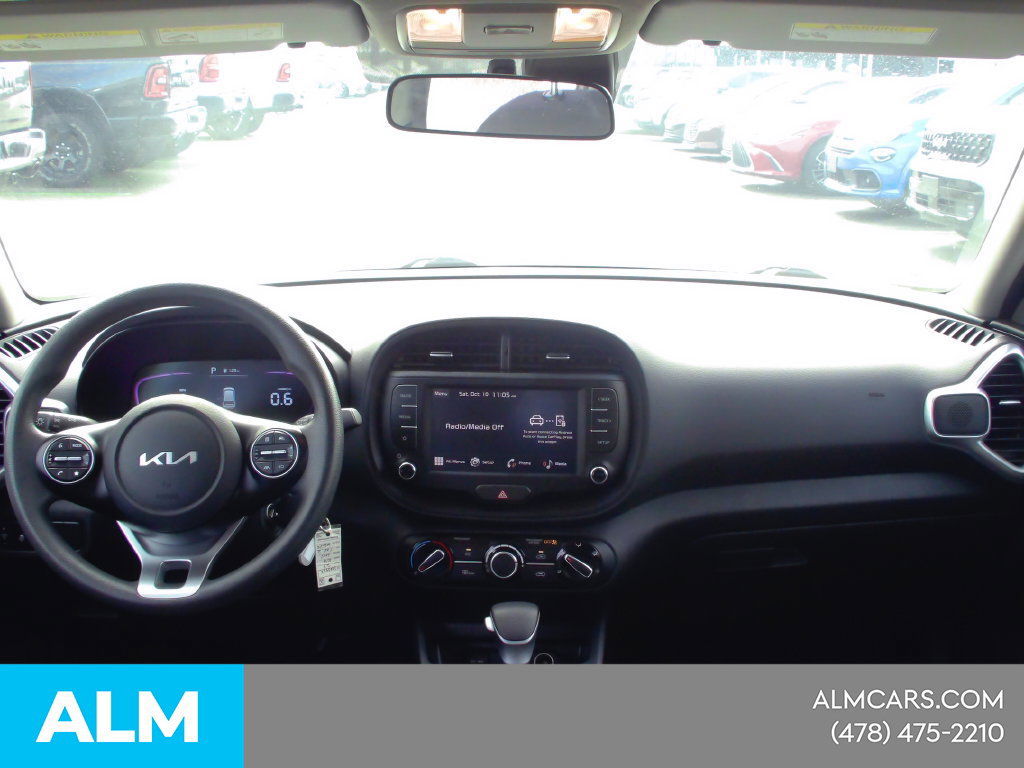 Used 2025 Kia Soul LX w/ LX Technology Package FWD image 28