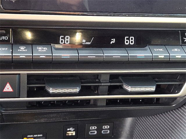 Used 2025 Toyota Camry SE image 21