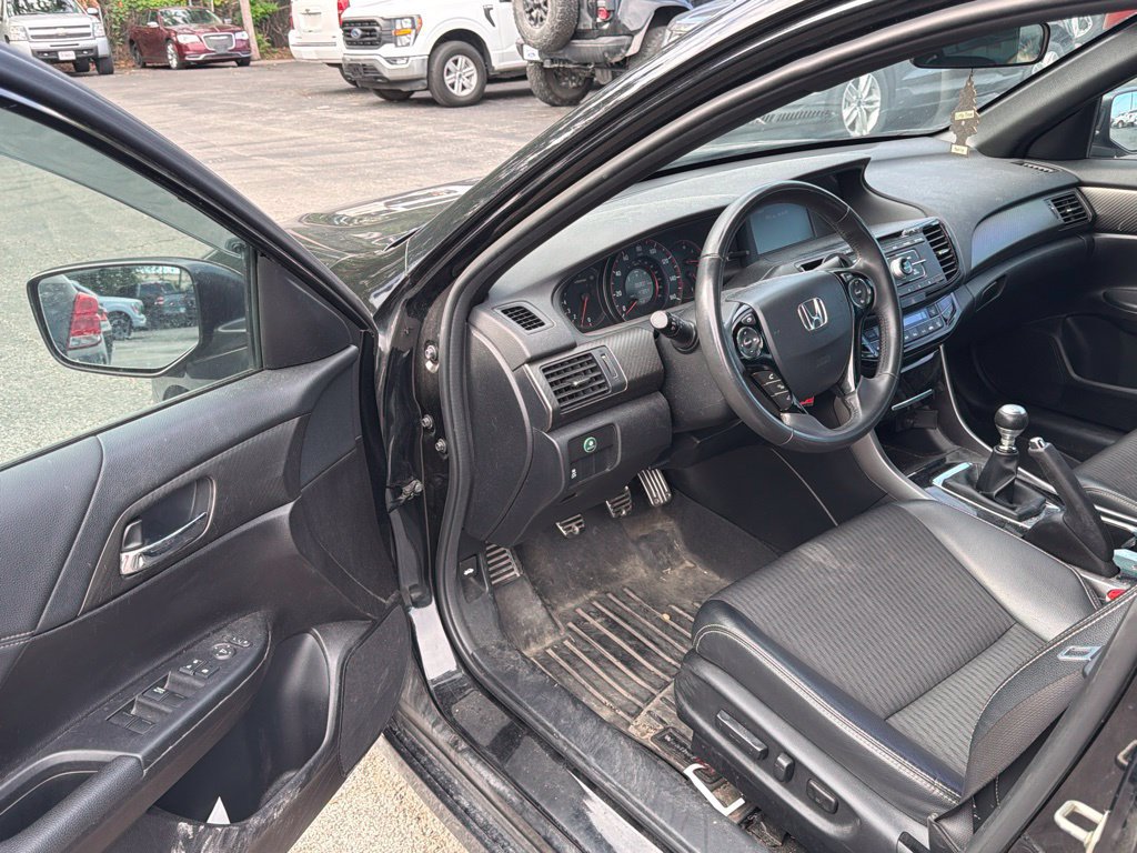 Used 2017 Honda Accord Sport image 11