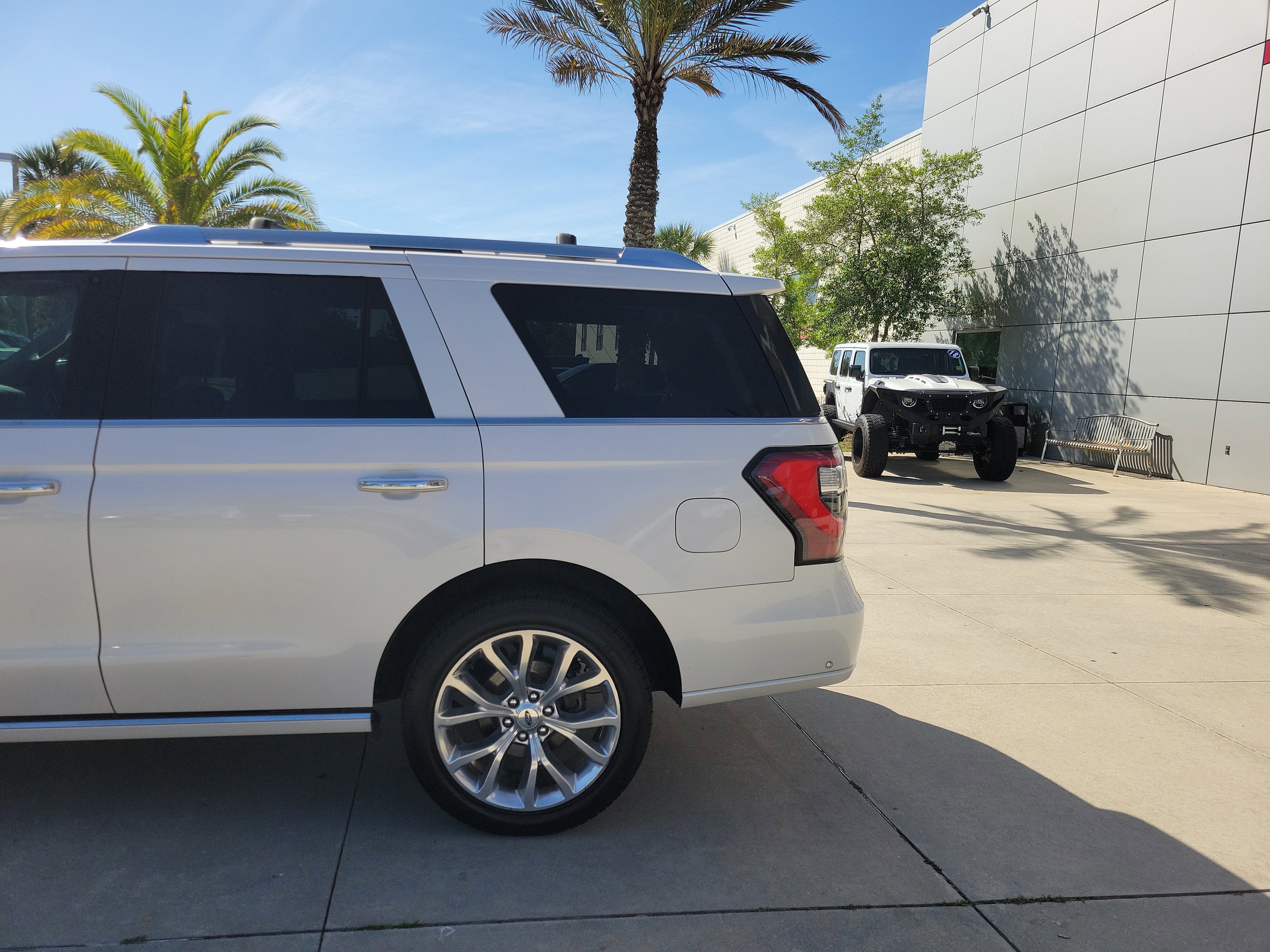 Used 2019 Ford Expedition Platinum RWD image 4