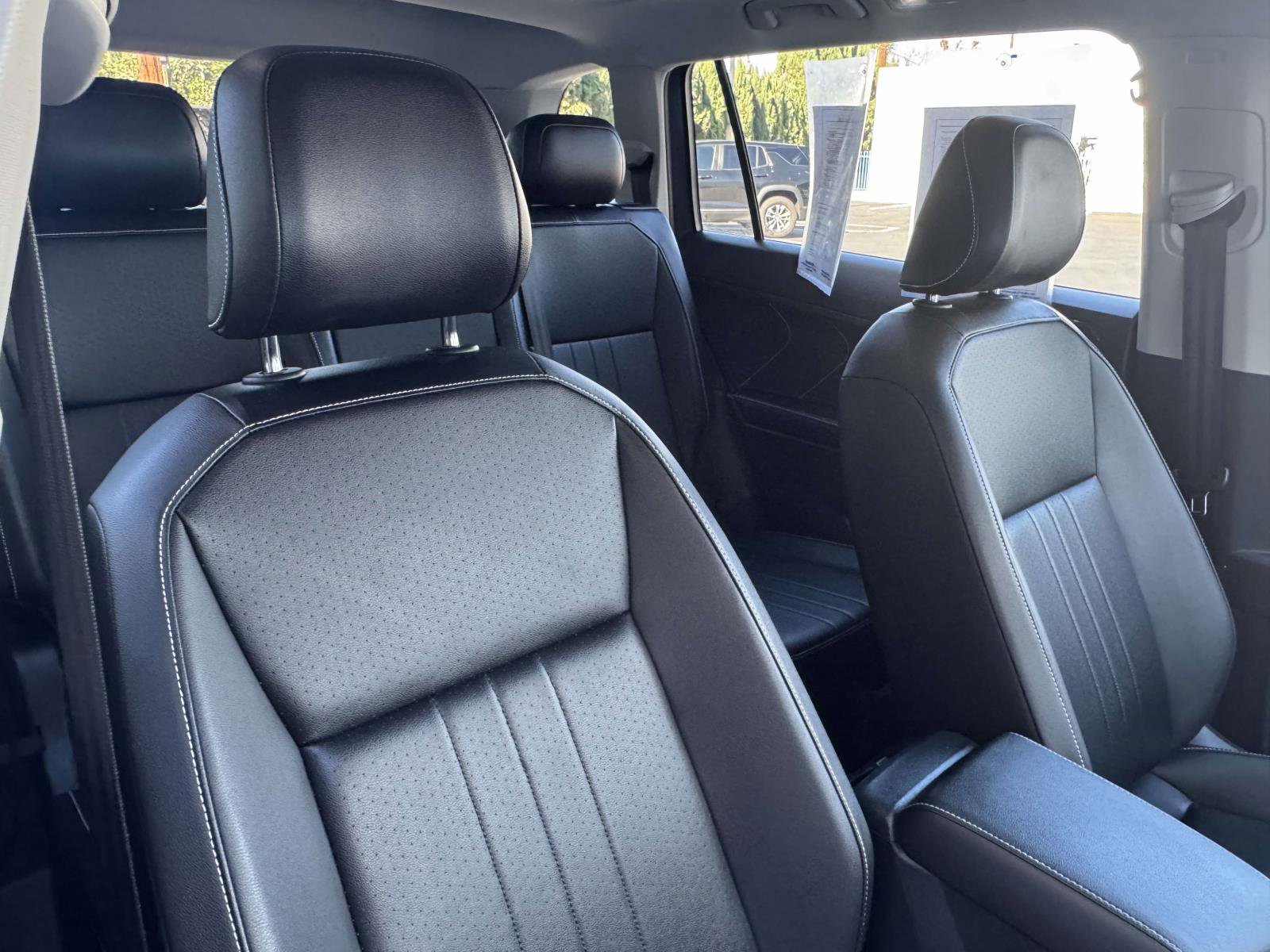 Used 2024 Volkswagen Tiguan SE w/ Panoramic Sunroof Package image 31