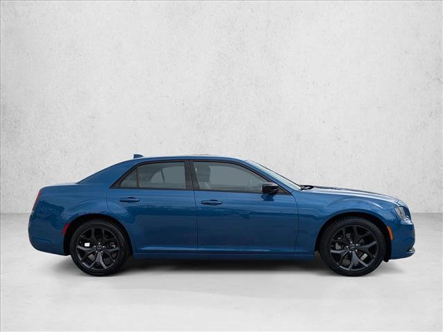 Used 2023 Chrysler 300 Touring w/ Sport Appearance Package image 4