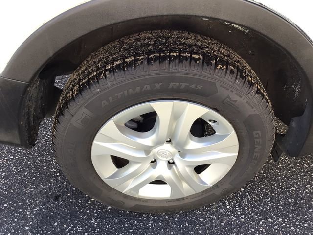 Used 2015 Toyota RAV4 LE image 13