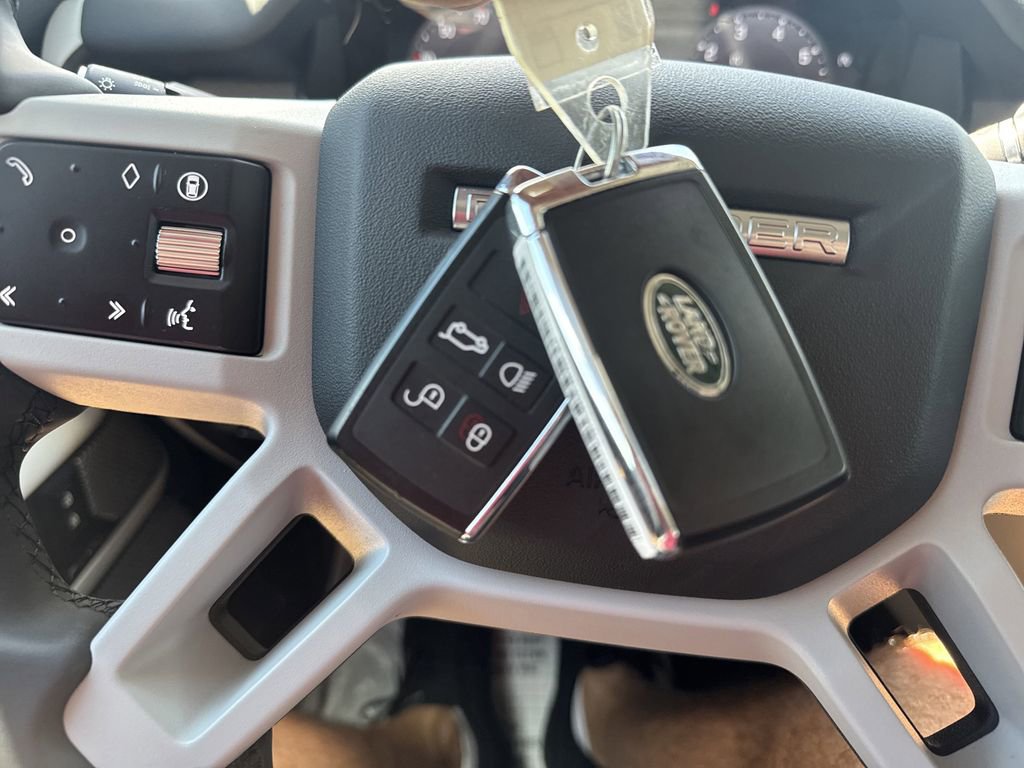 Used 2024 Land Rover Defender 130 S image 30