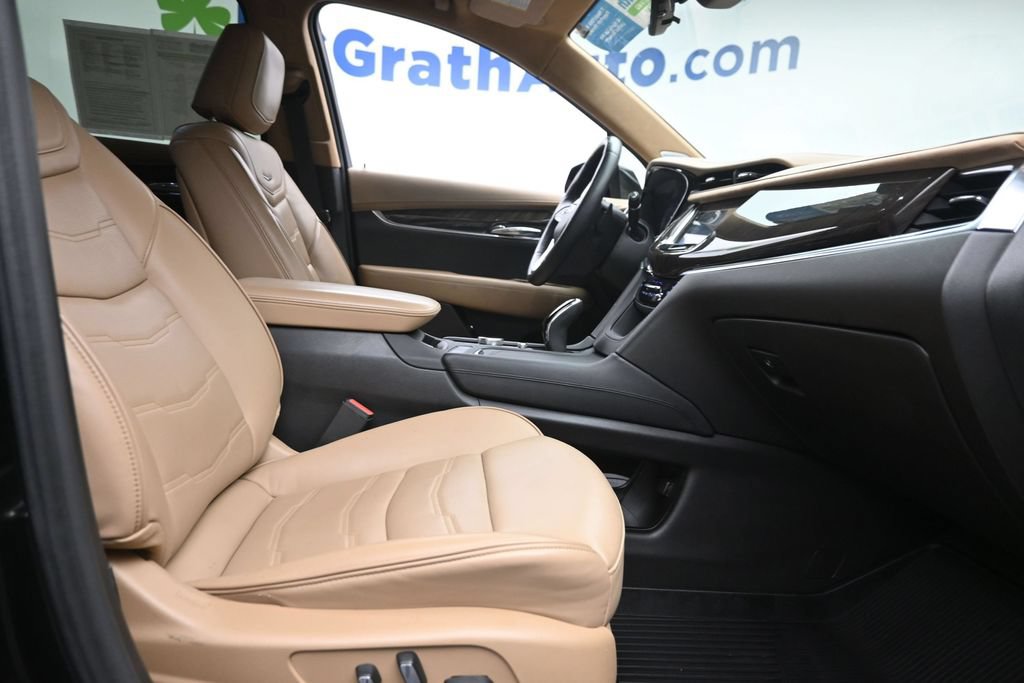Used 2023 Cadillac XT6 Premium Luxury w/ Platinum Package AWD/4WD image 9