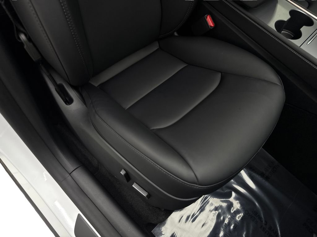 Used 2024 Tesla Model Y Long Range image 46