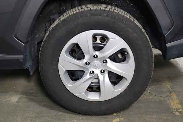 Used 2020 Toyota RAV4 LE FWD image 37