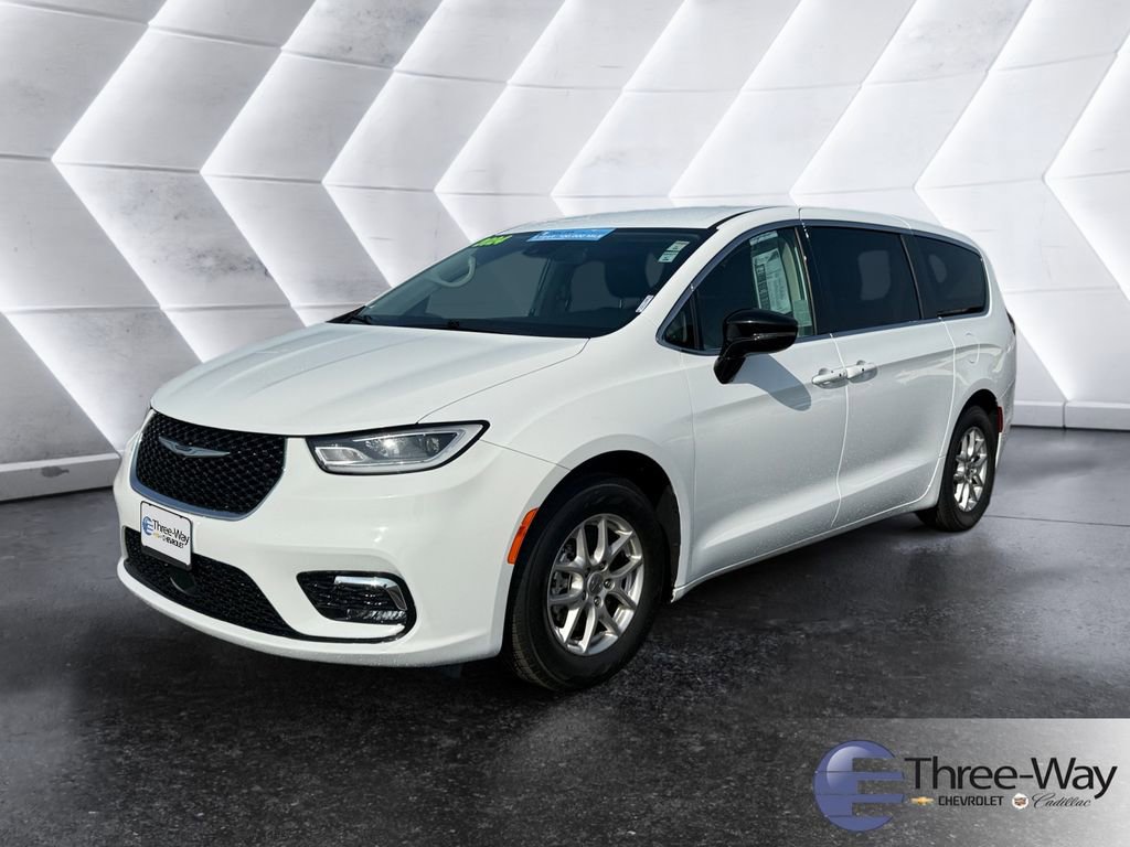 Used 2024 Chrysler Pacifica Touring-L image 1