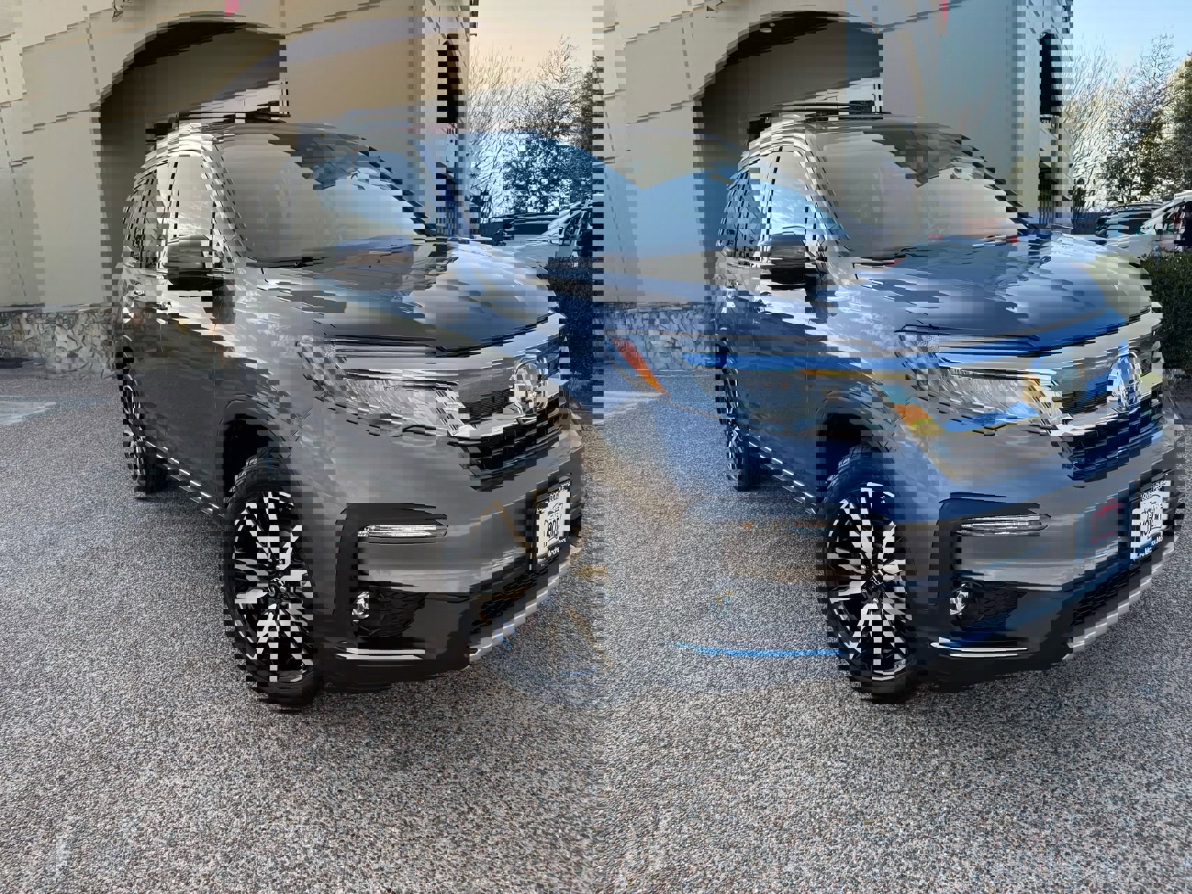 Used 2022 Honda Pilot Touring image 1