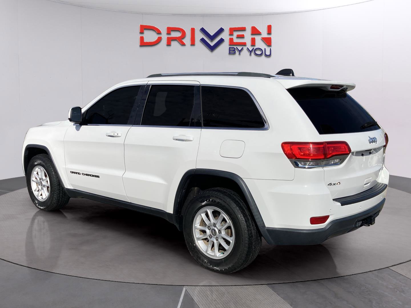 Used 2018 Jeep Grand Cherokee Laredo image 4