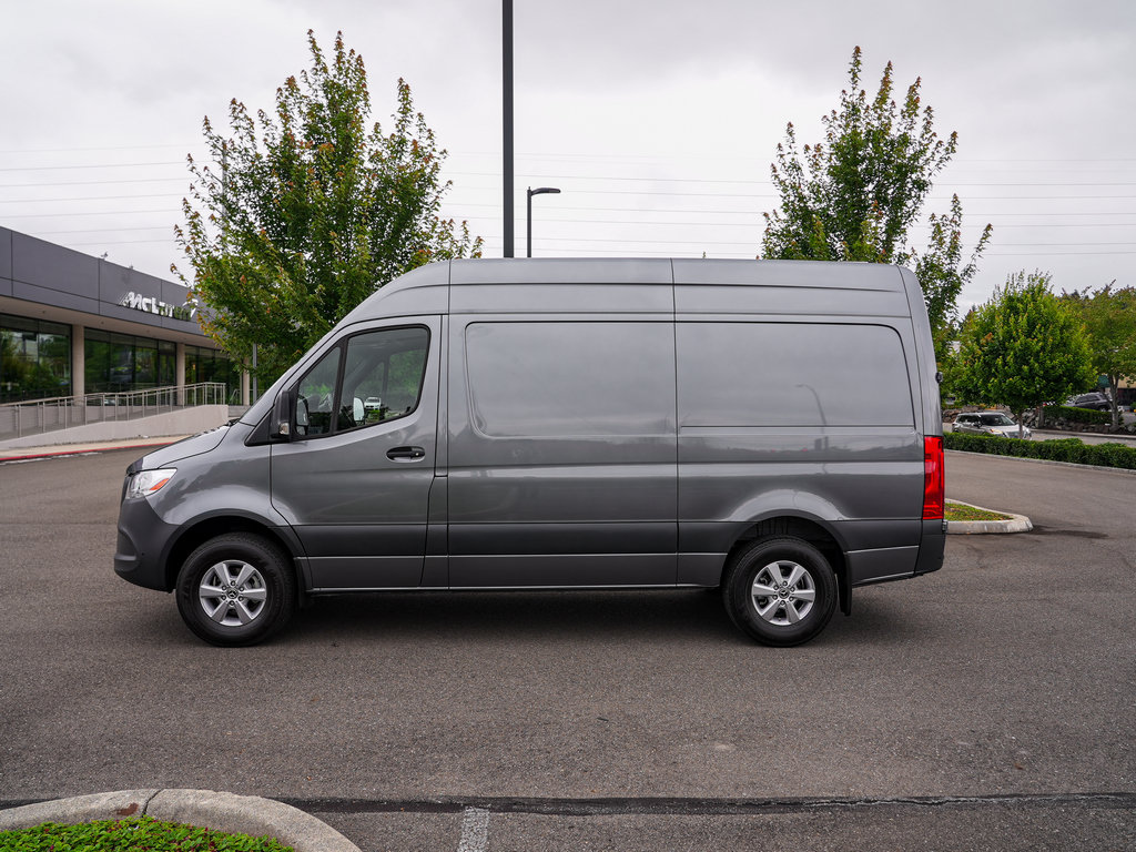 Used 2022 Mercedes-Benz Sprinter 2500 image 2