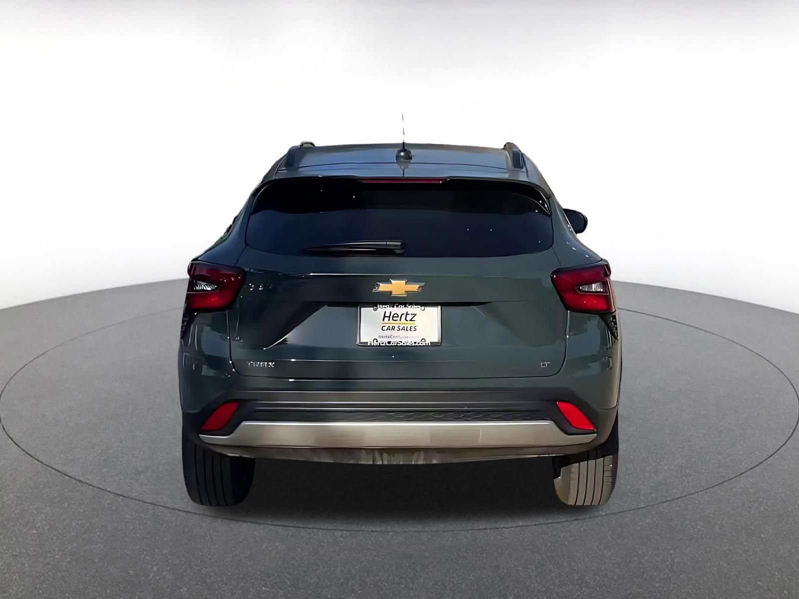 Used 2025 Chevrolet Trax LT FWD image 12