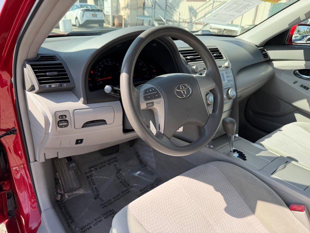 Used 2011 Toyota Camry LE image 15