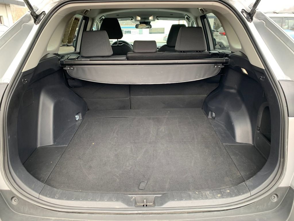 Used 2025 Toyota RAV4 XLE image 18