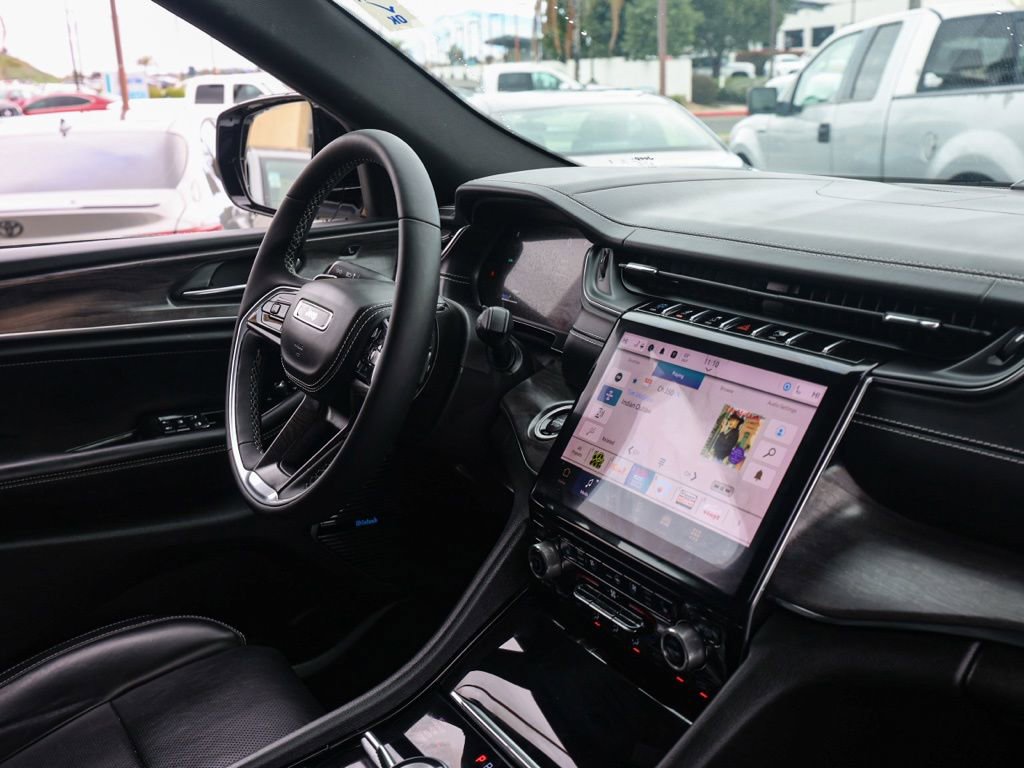 Used 2024 Jeep Grand Cherokee Overland w/ Luxury Tech Group IV image 20