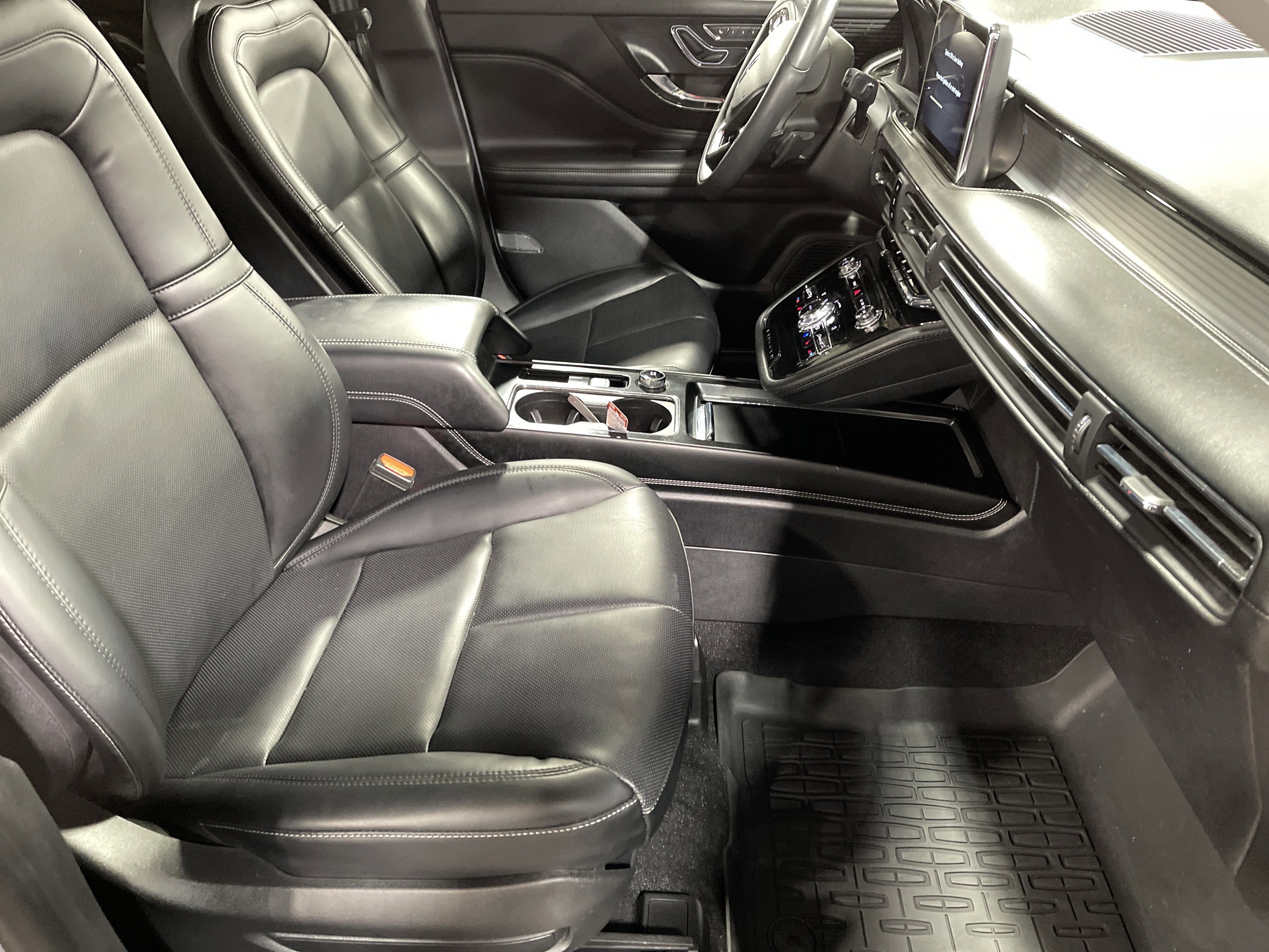 Used 2022 Lincoln Corsair AWD w/ Equipment Group 101A image 13