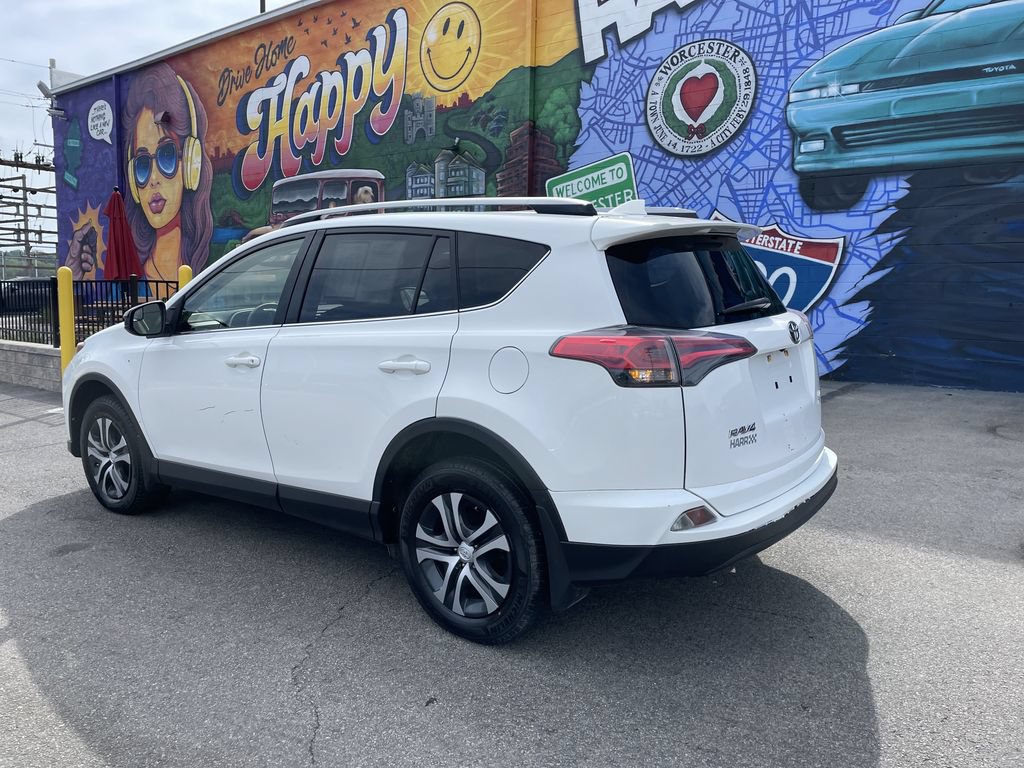 Used 2017 Toyota RAV4 LE AWD/4WD image 3