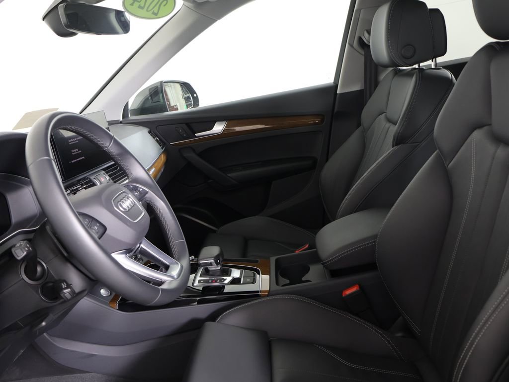 Used 2024 Audi Q5 e Premium w/ Convenience Package image 19