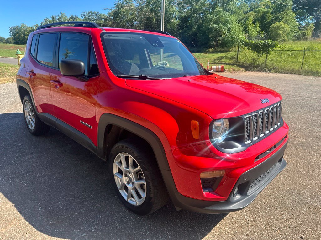 Used 2022 Jeep Renegade Latitude w/ Sun/Sound Group AWD/4WD image 5