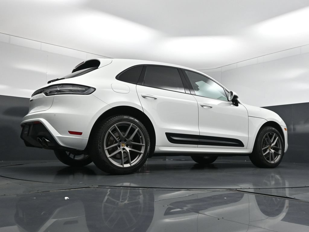 Certified 2025 Porsche Macan AWD/4WD image 26