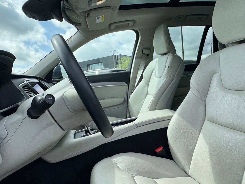 Used 2023 Volvo XC90 B5 Core w/ Protection Package Premier image 16