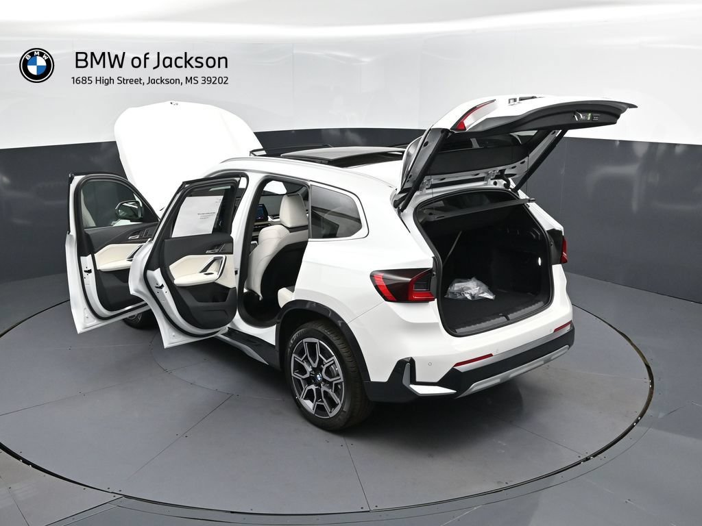 New 2026 BMW X1 xDrive28i w/ Technology Package AWD/4WD image 2