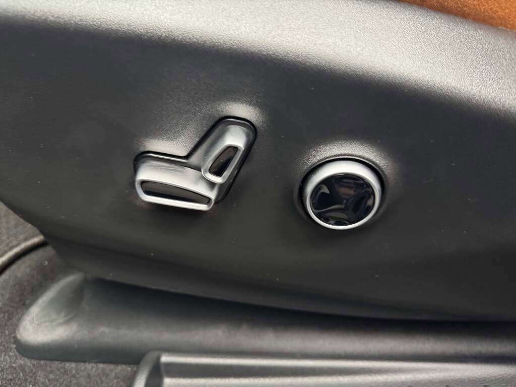 New 2026 Chrysler Pacifica Pinnacle w/ Trailer Tow Group image 28