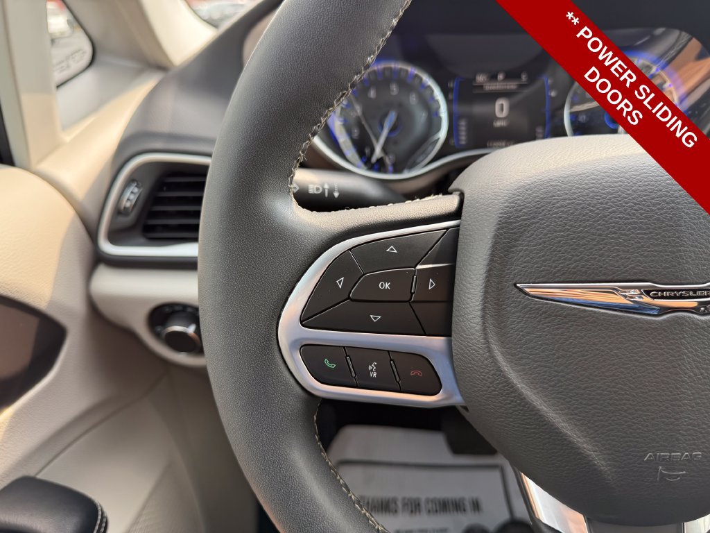Used 2022 Chrysler Voyager LX FWD image 16