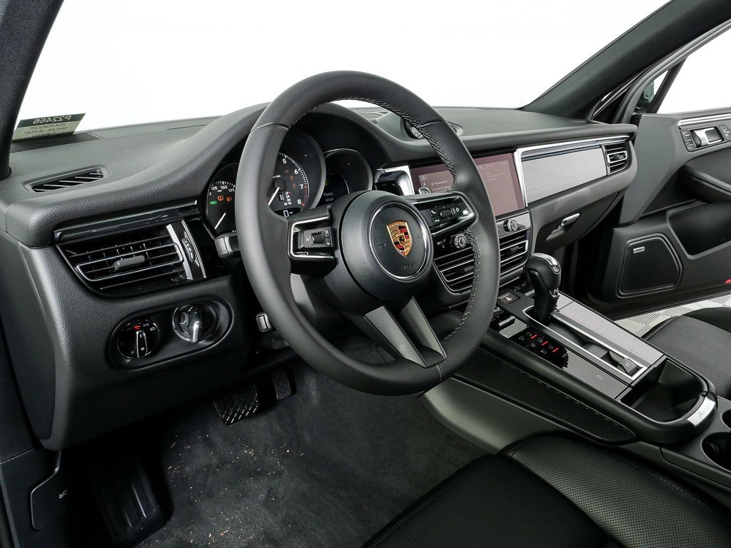 New 2026 Porsche Macan image 4