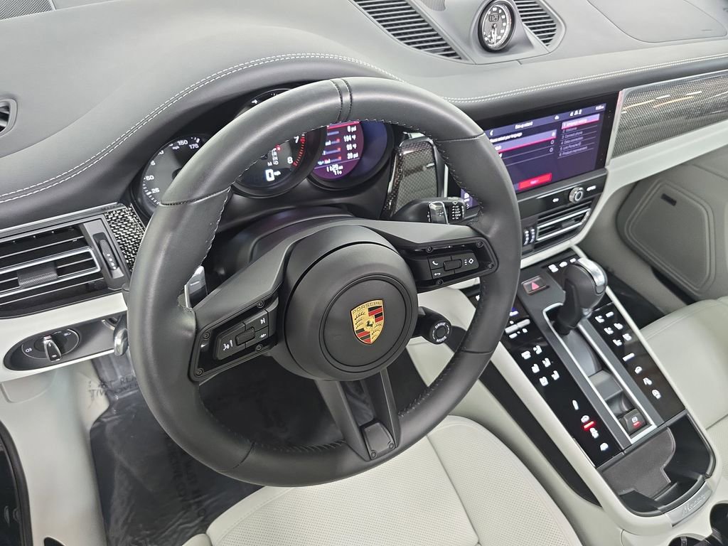 Certified 2026 Porsche Macan GTS image 4