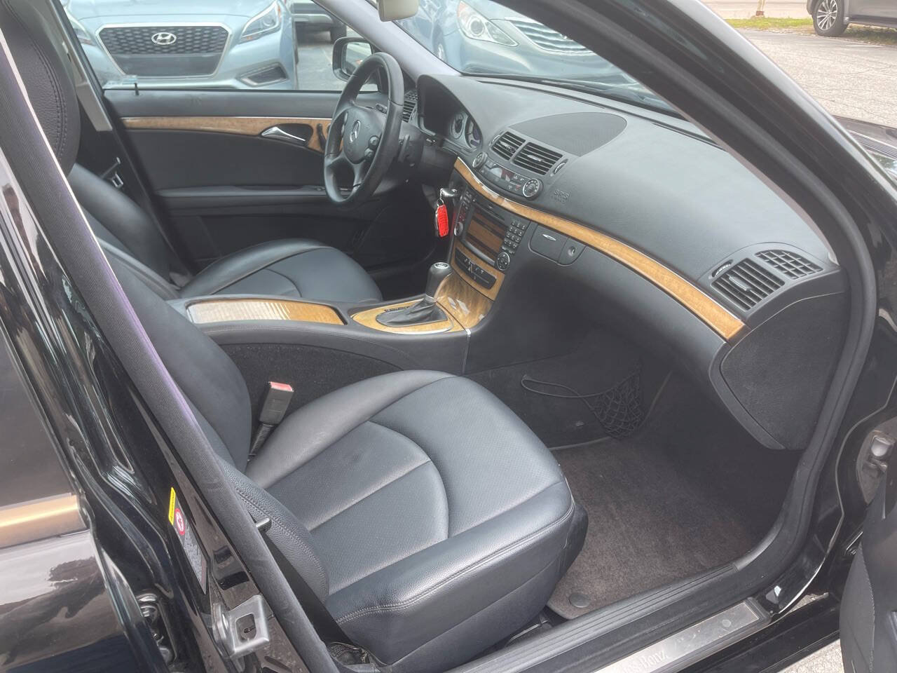 Used 2009 Mercedes-Benz E 350 Sedan image 25