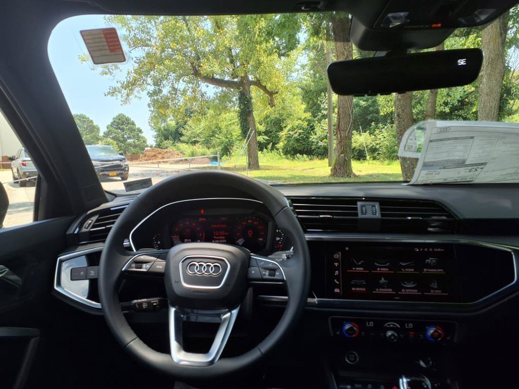 Used 2025 Audi Q3 2.0T Premium AWD/4WD image 10