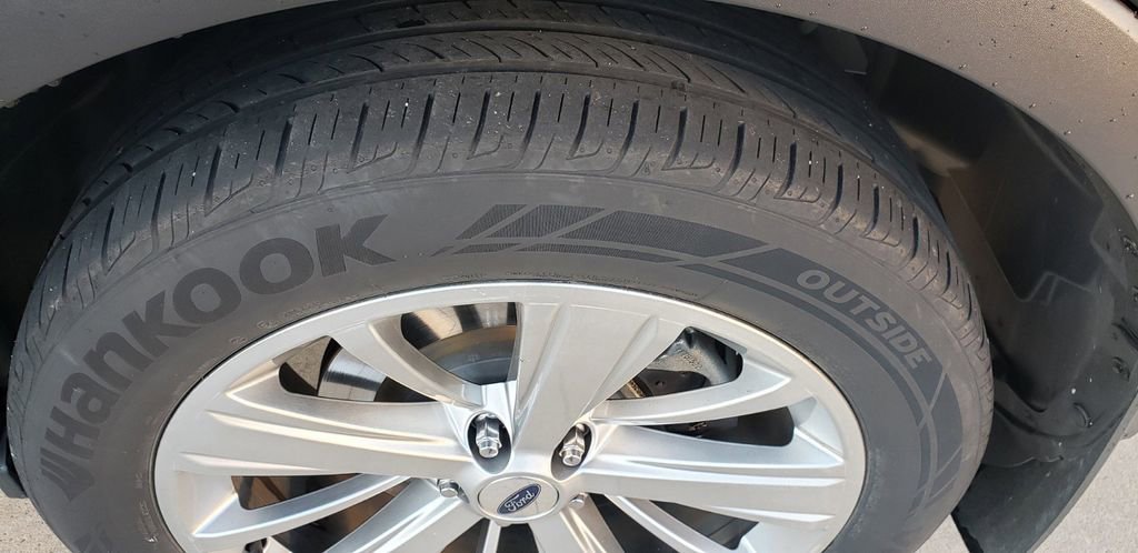 Used 2019 Ford Explorer Limited w/ Ford Safe & Smart Package image 12