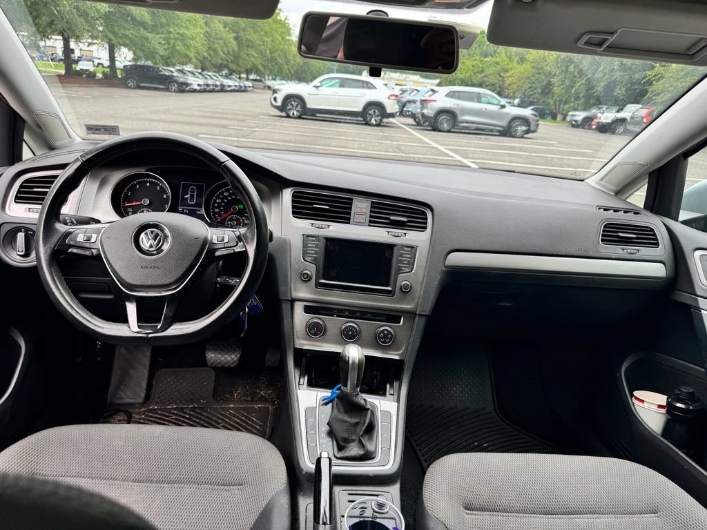 Used 2017 Volkswagen Golf SportWagen FWD image 11