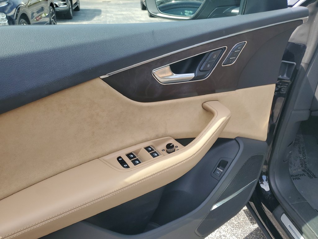 Used 2019 Audi Q8 Prestige w/ Luxury Package AWD/4WD image 21