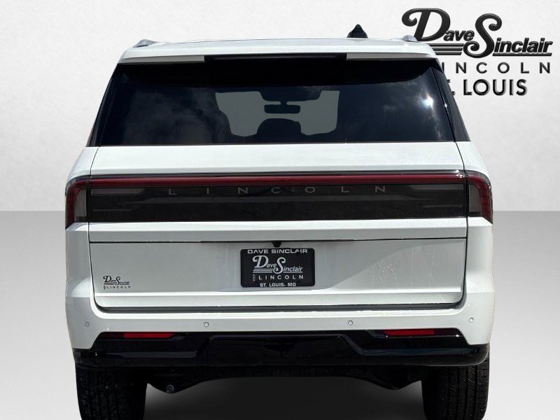 New 2026 Lincoln Navigator Reserve AWD/4WD image 4