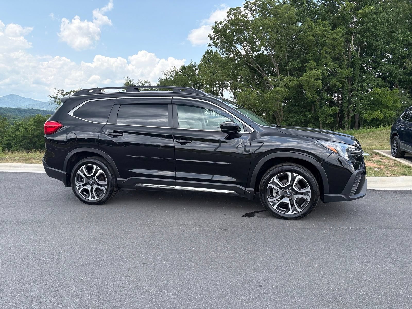 Certified 2025 Subaru Ascent Limited w/ Popular Package #1 AWD/4WD image 7