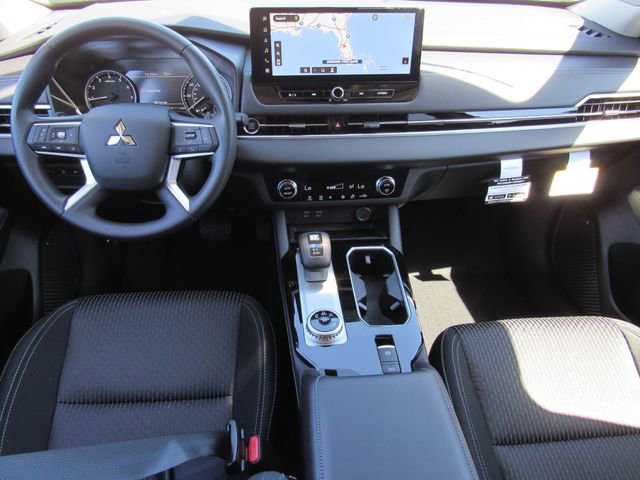 New 2026 Mitsubishi Outlander ES image 15