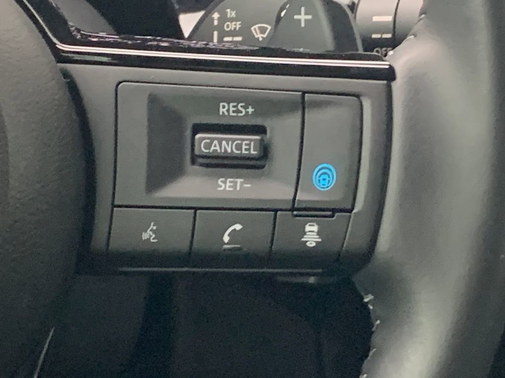 Used 2025 Nissan Pathfinder SL image 14