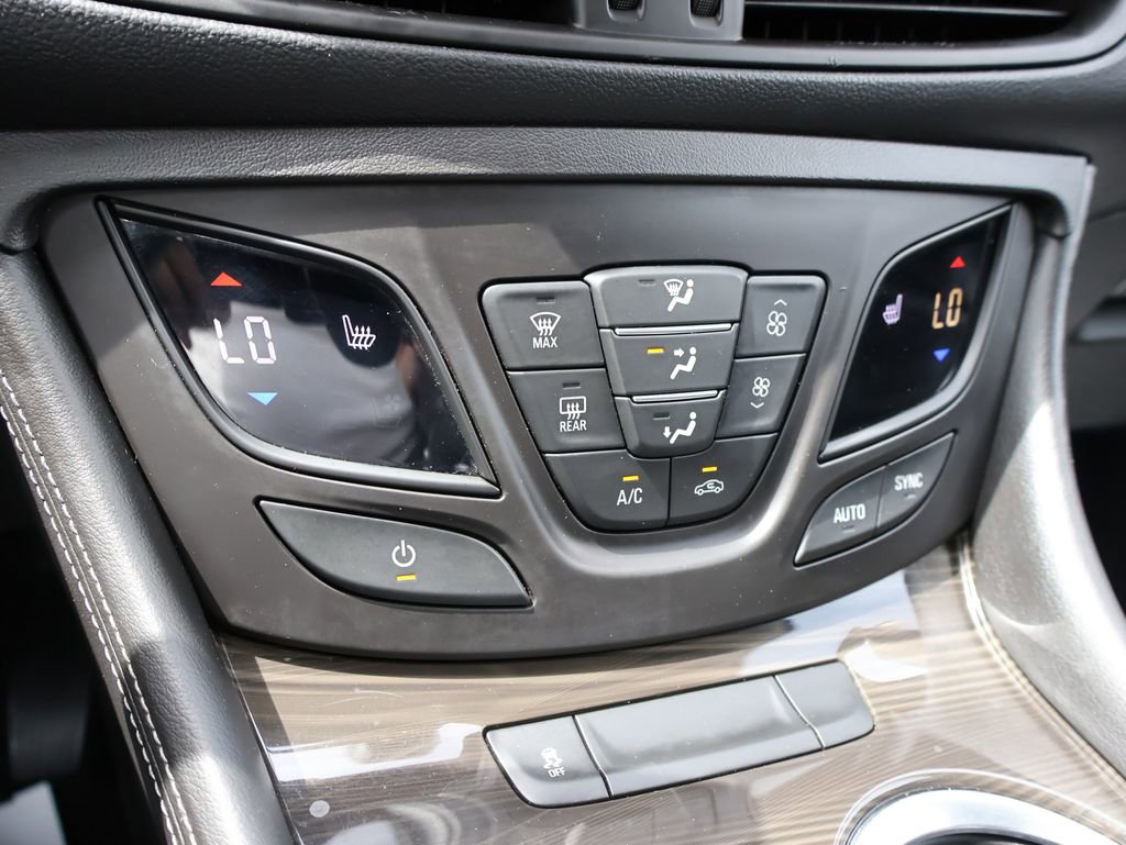 Used 2019 Buick Envision Essence FWD image 36