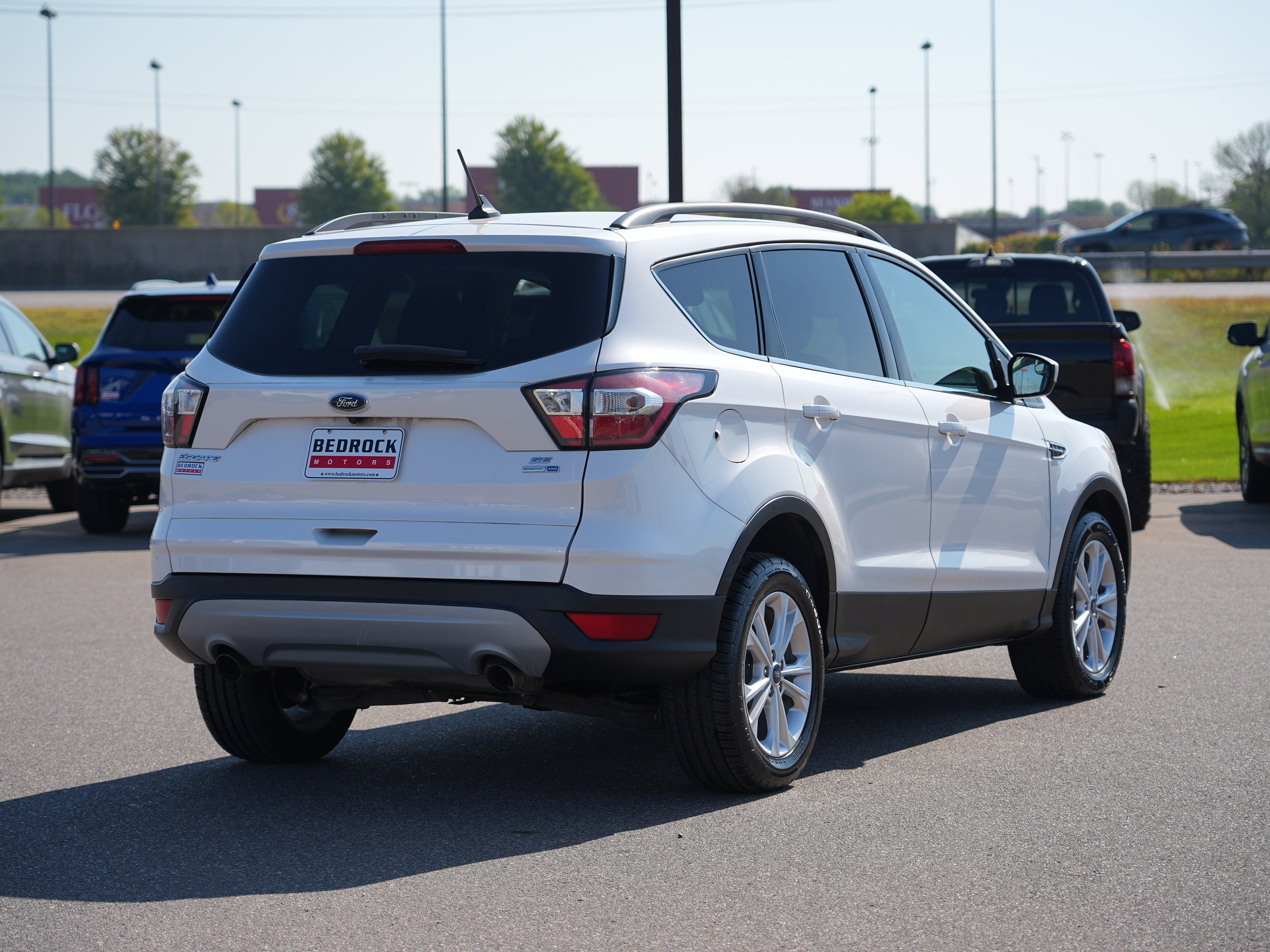 Used 2018 Ford Escape SE w/ SE Sync 3 Package AWD/4WD image 3