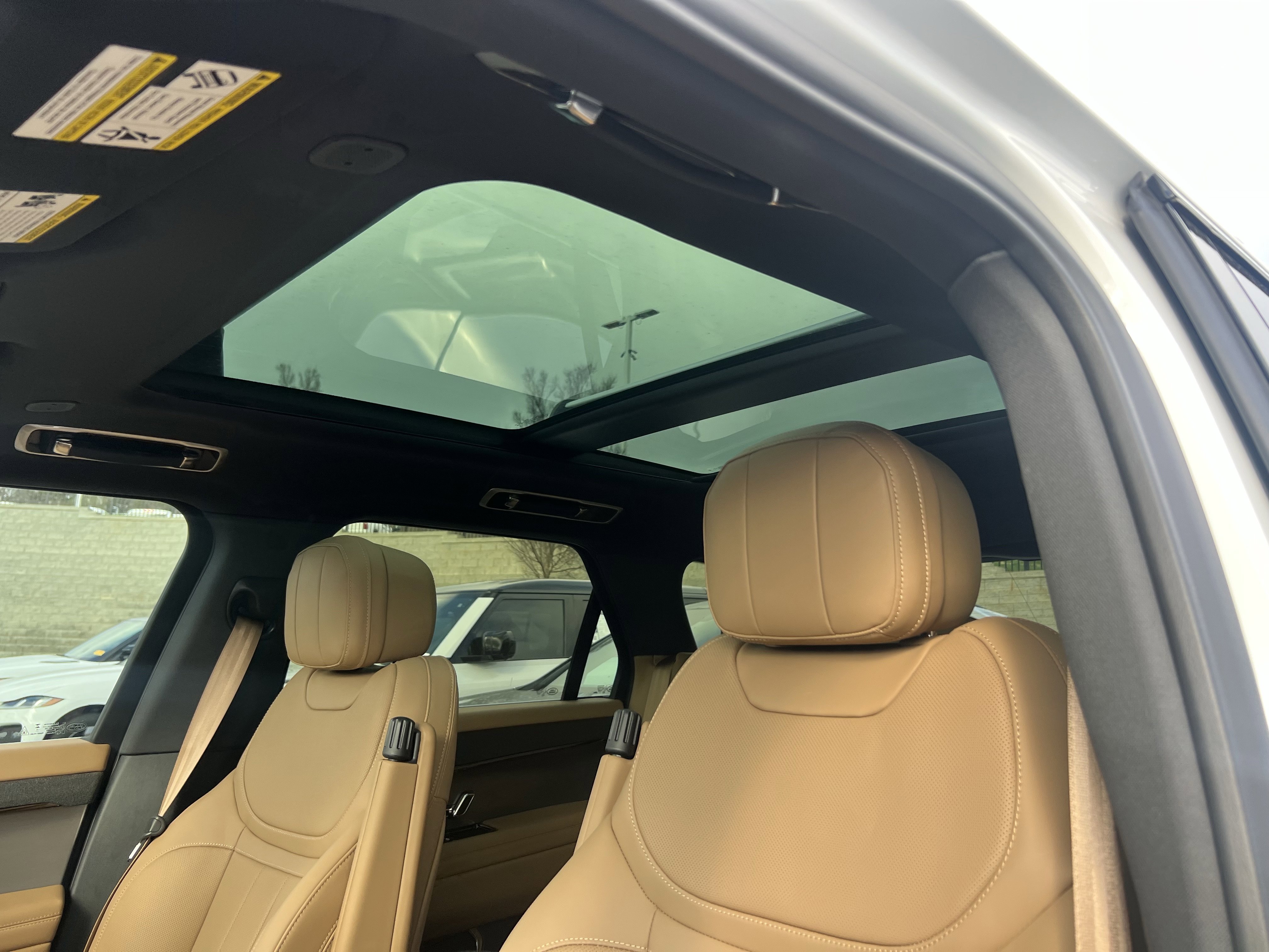 Certified 2025 Land Rover Range Rover Sport SE image 18