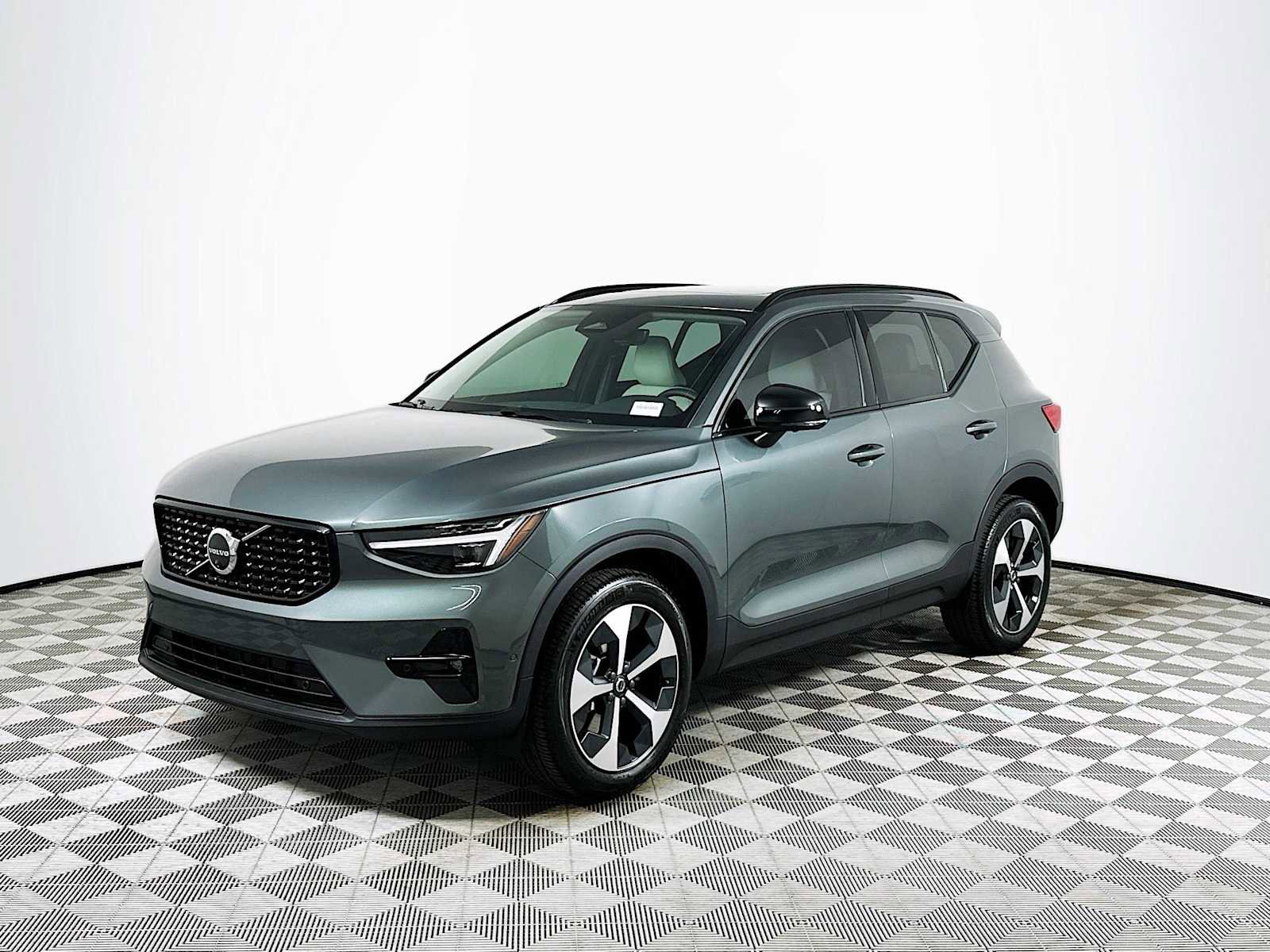 New 2026 Volvo XC40 B5 Plus w/ Protection Package Premier AWD/4WD image 3
