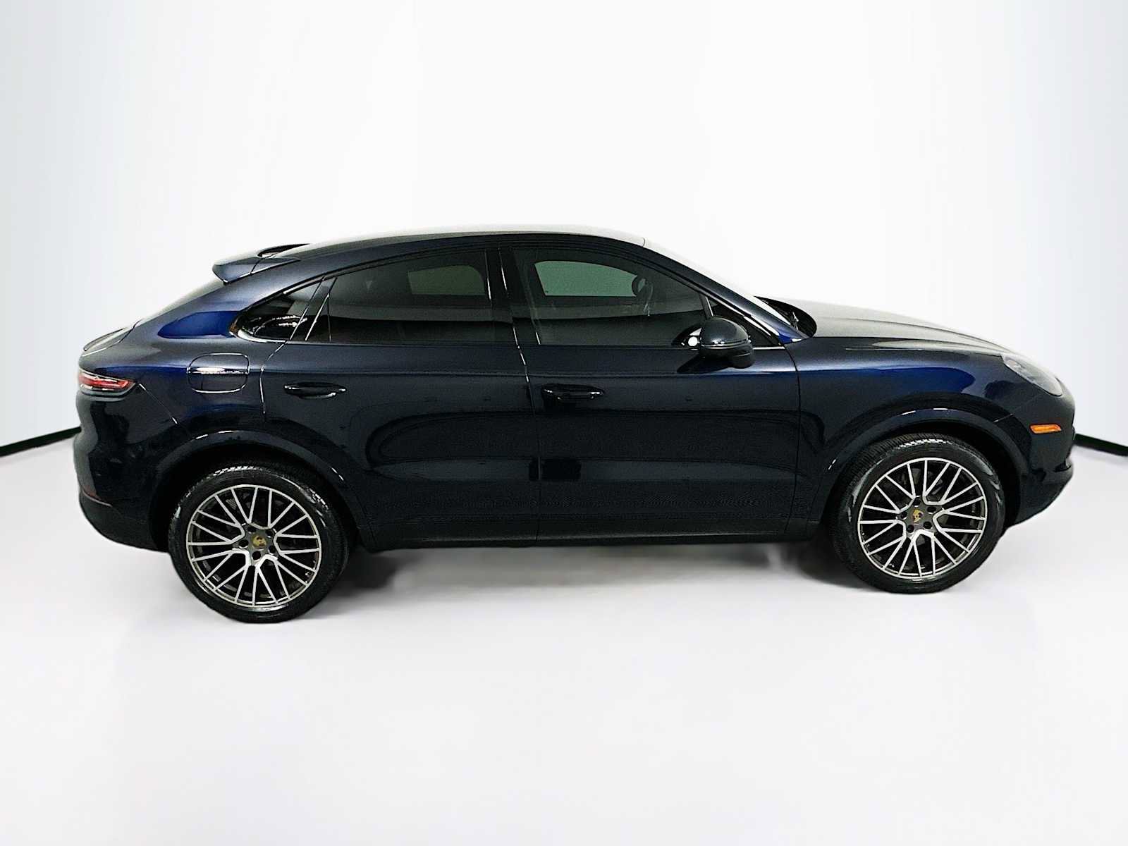 Certified 2022 Porsche Cayenne Platinum Edition image 8
